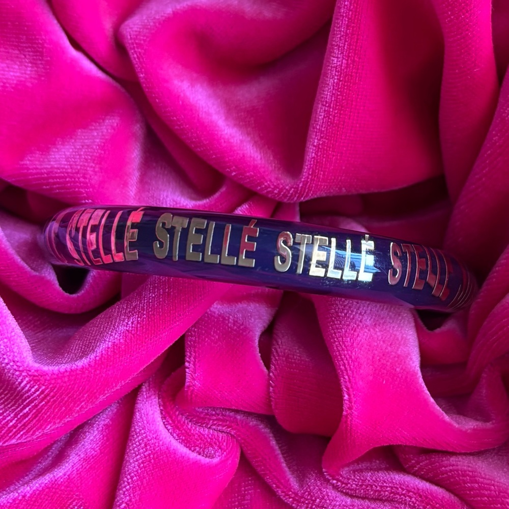 Stellé | acrylic logo bangle